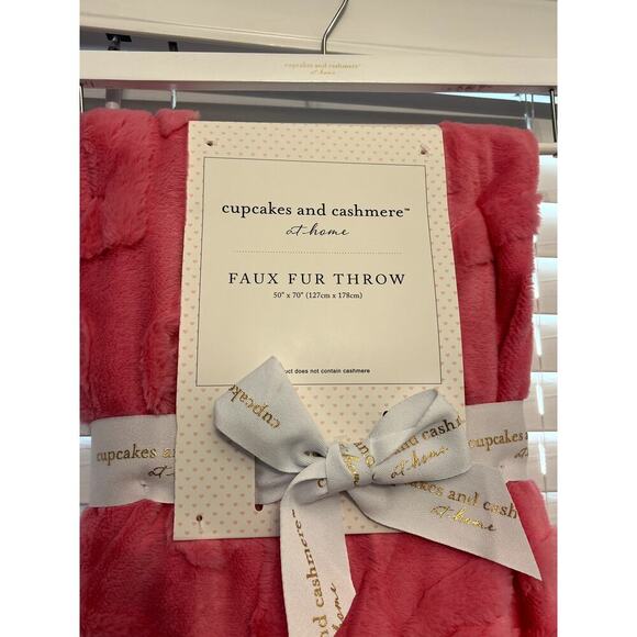 Cupcakes and Cashmere PINK BOW Faux Fur Throw 50x70 SUPER Soft - Picture 1 of 3
